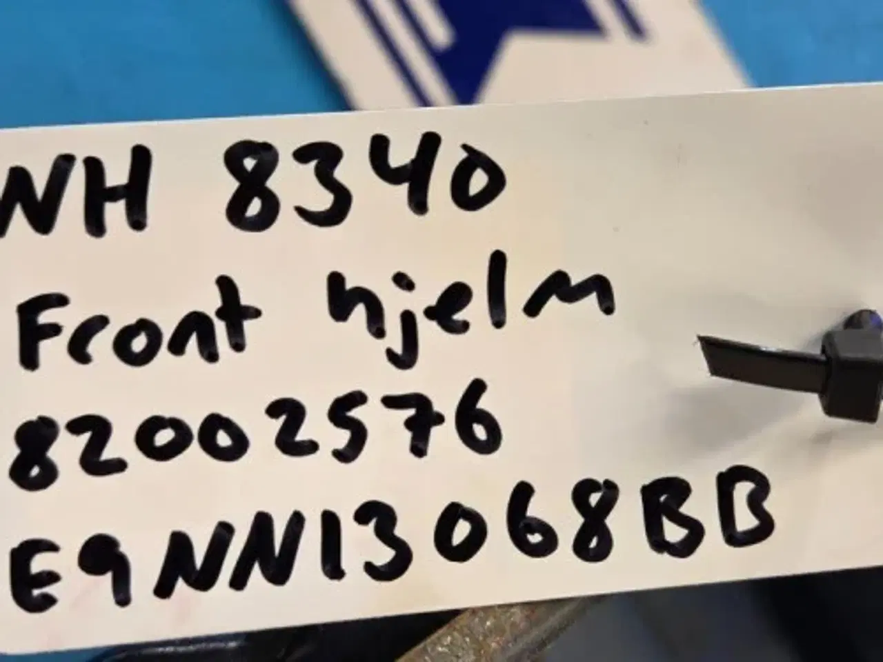 Billede 2 - New Holland 8340 Front Hjelm