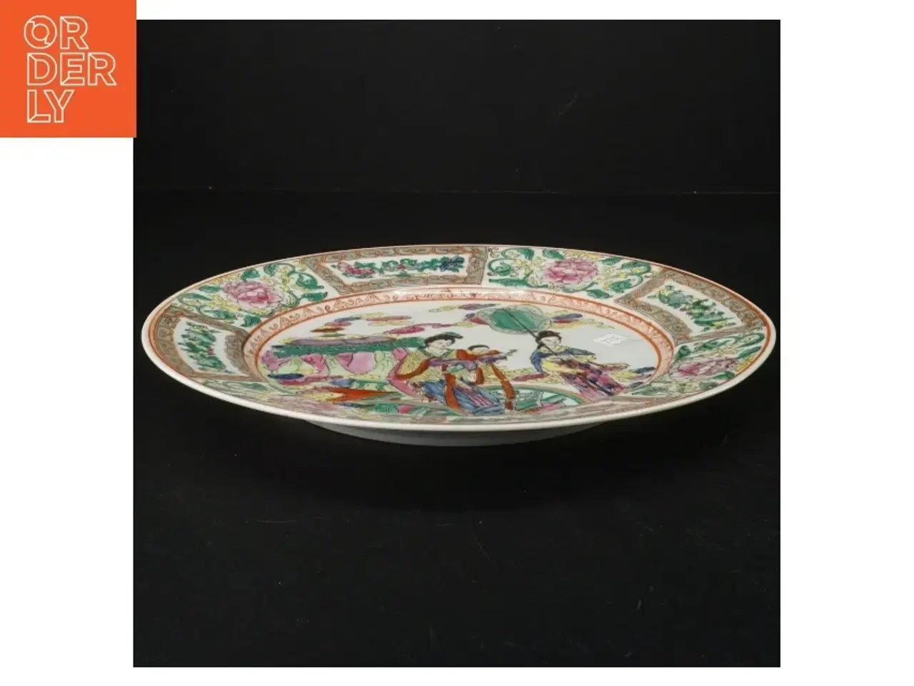 Billede 2 - Kinesisk porcelænstallerken med dekorativt mønster (str. 26 cm)