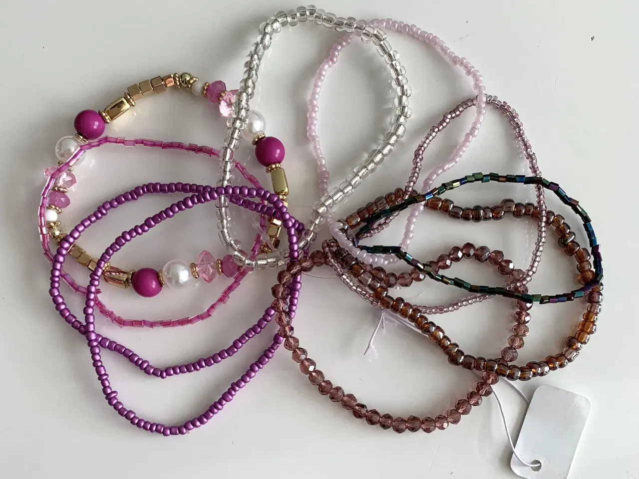 Billede 4 - Perlearmbånd sæt med 10 stk armbånd med perler