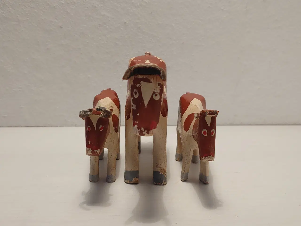 Billede 3 - Fængselslegetøj:3stk brunbrogede køer.Største L 13