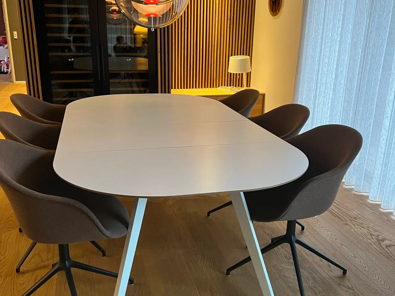 Billede 6 - BoConcept Spisebord med 2 tillægsplader 