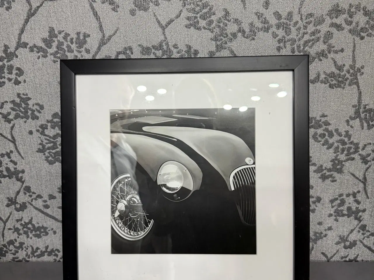 Billede 1 - Bil, billede i ramme- sort og hvid