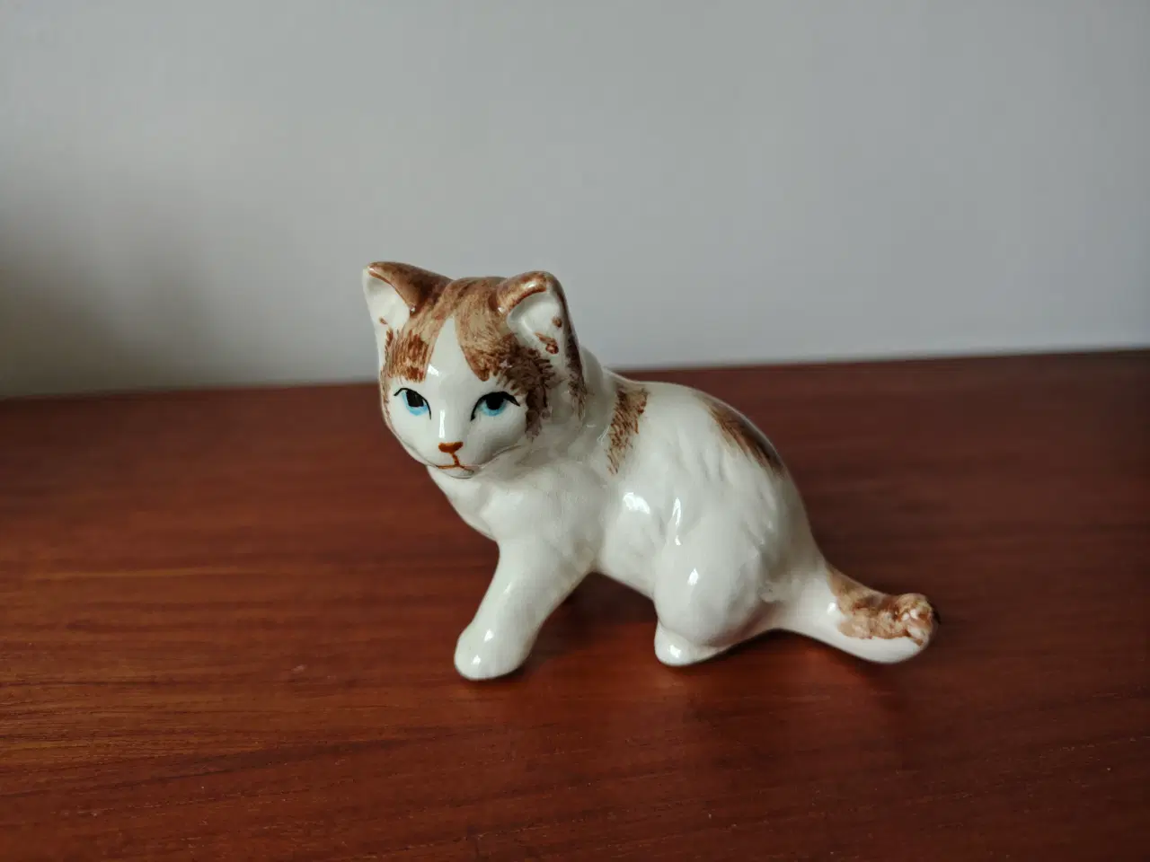 Billede 4 - Lille fin porcelænskat