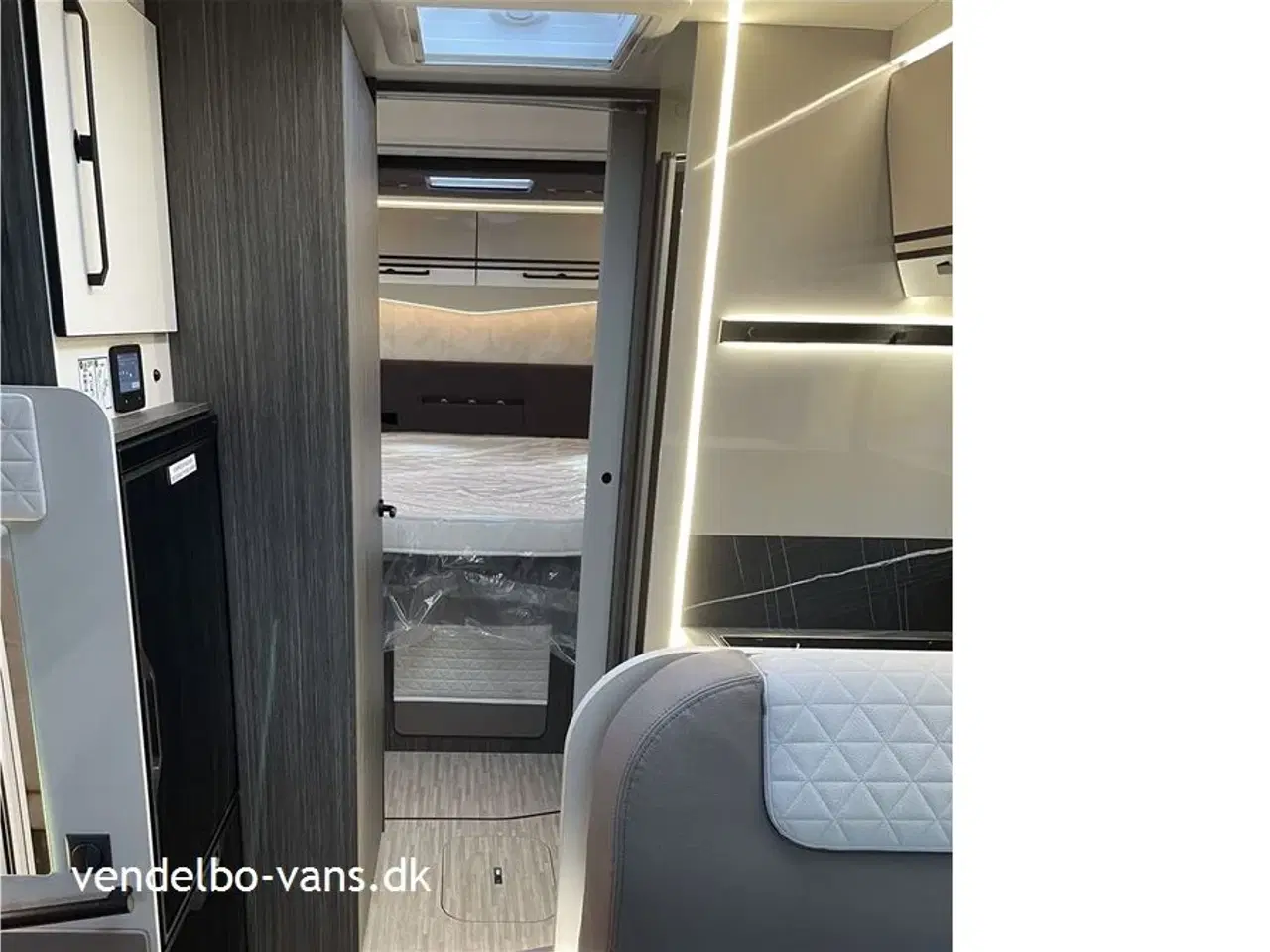 Billede 13 - 2026 - McLouis Nevis 879 G Oplev den