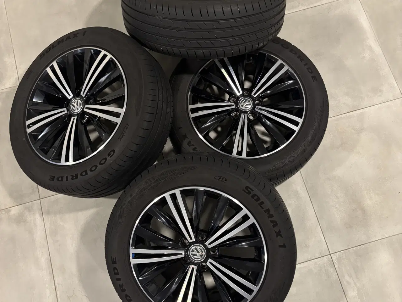 Billede 2 - VW sommerdæk med original fælge