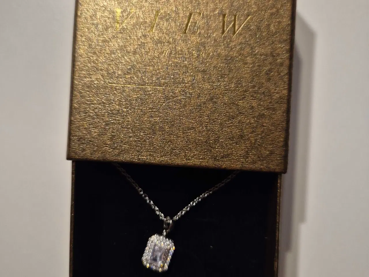 Billede 1 - Ny smuk sølvhalskæde med vedhæng med zirkoner