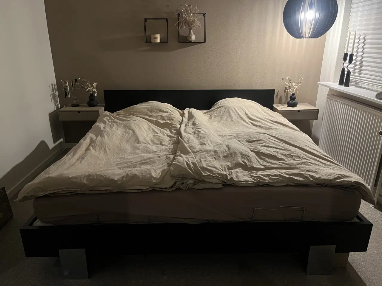 Billede 1 - Super flot og moderne dobbeltseng med elevation