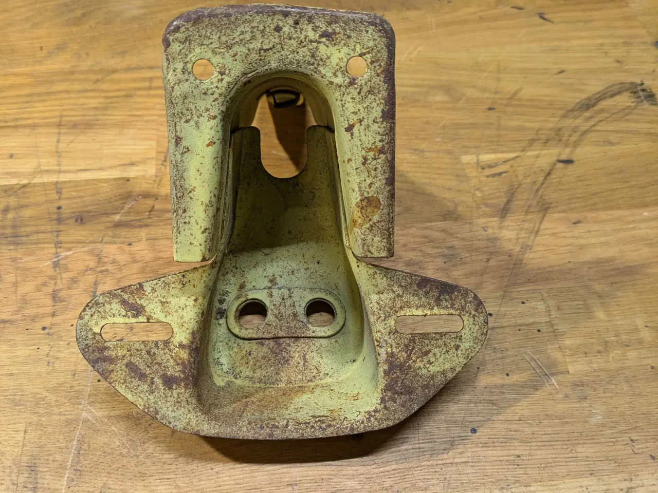 Billede 1 - Baglygteholder til Yamaha FS1