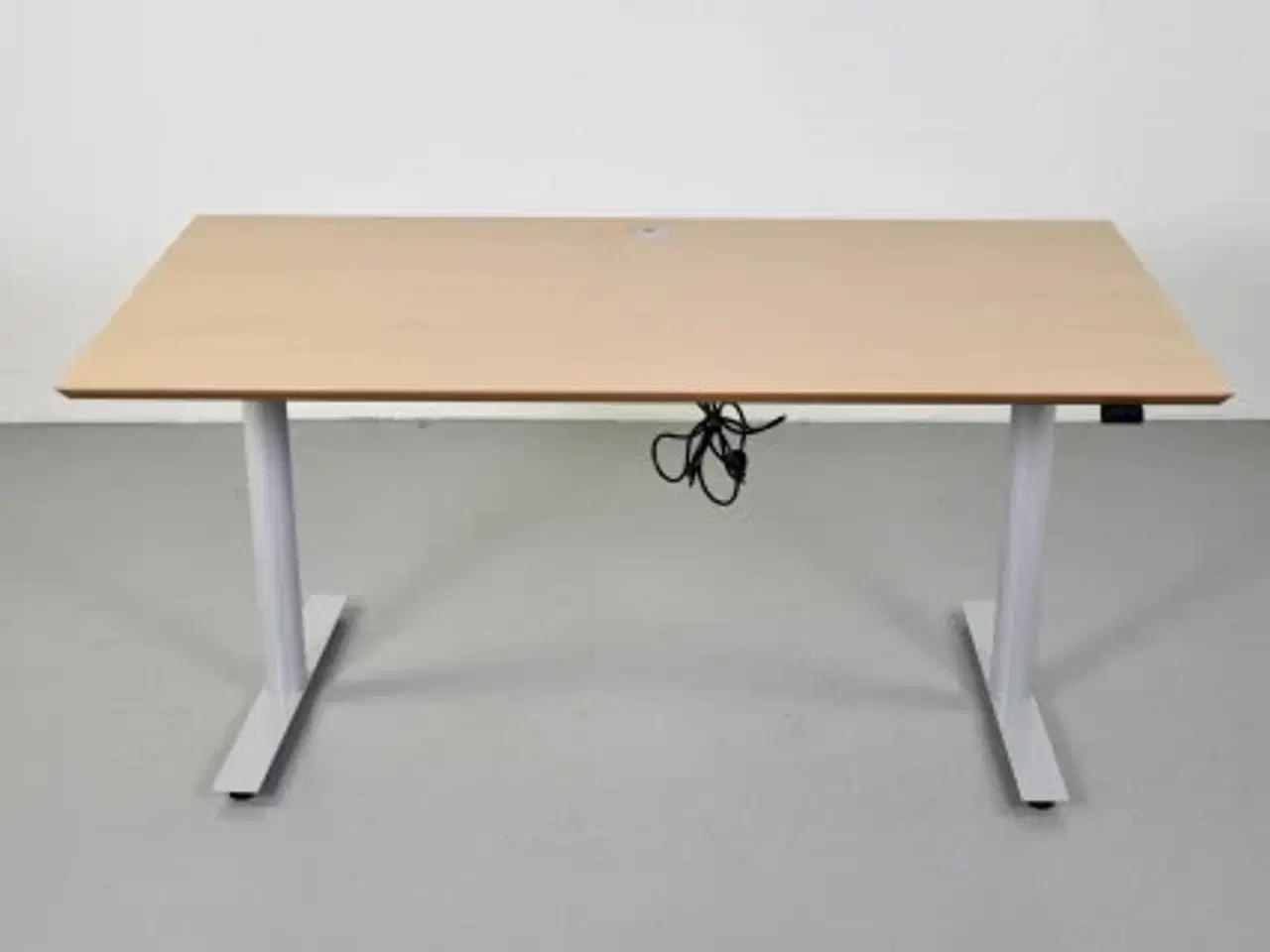 Billede 1 - Fumac hæve-/sænkebord med bøgefiner, 160 cm.