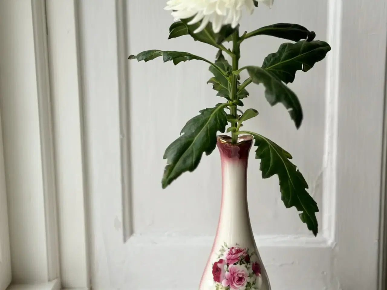 Billede 1 - Staffordshire, engelsk fajancevase m blomster