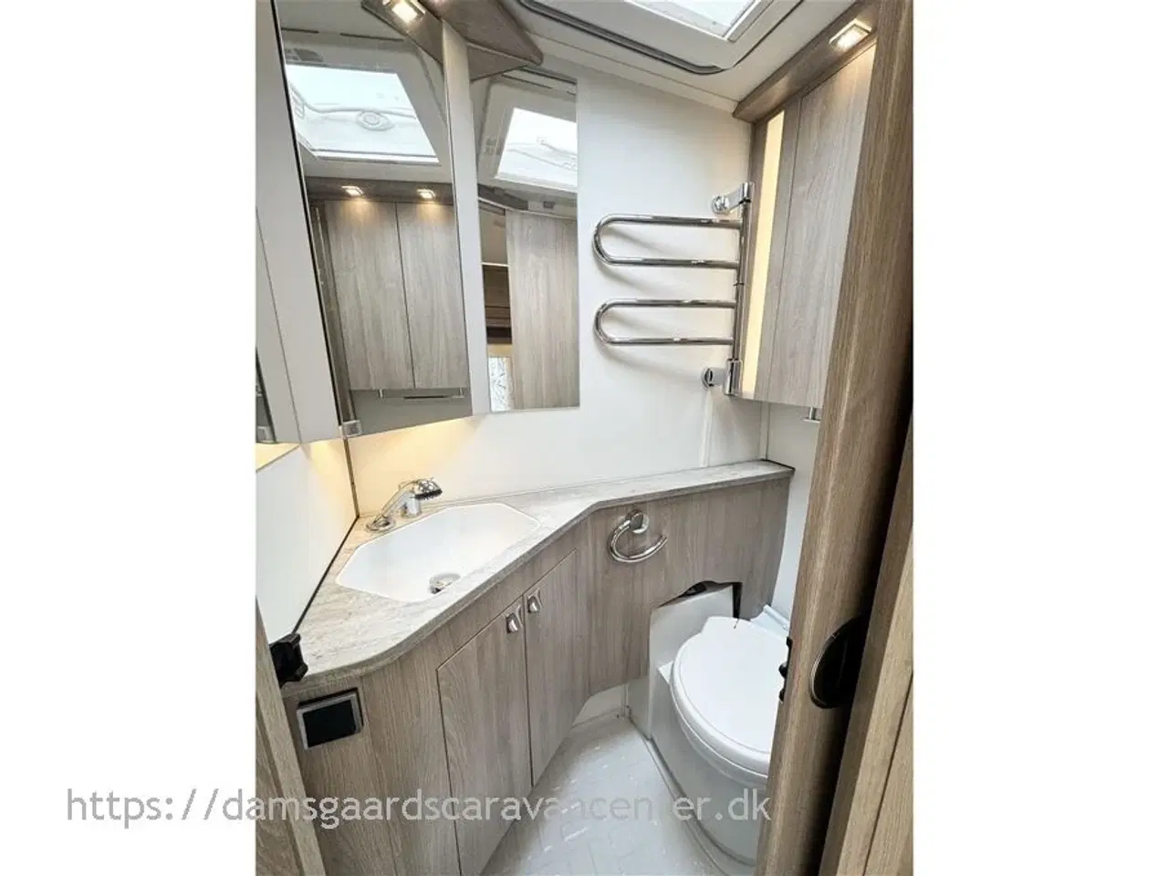 Billede 15 - 2023 - Kabe Briljant 470 XL   Franskseng-Alde-Gulvvarme-Mover-Telt