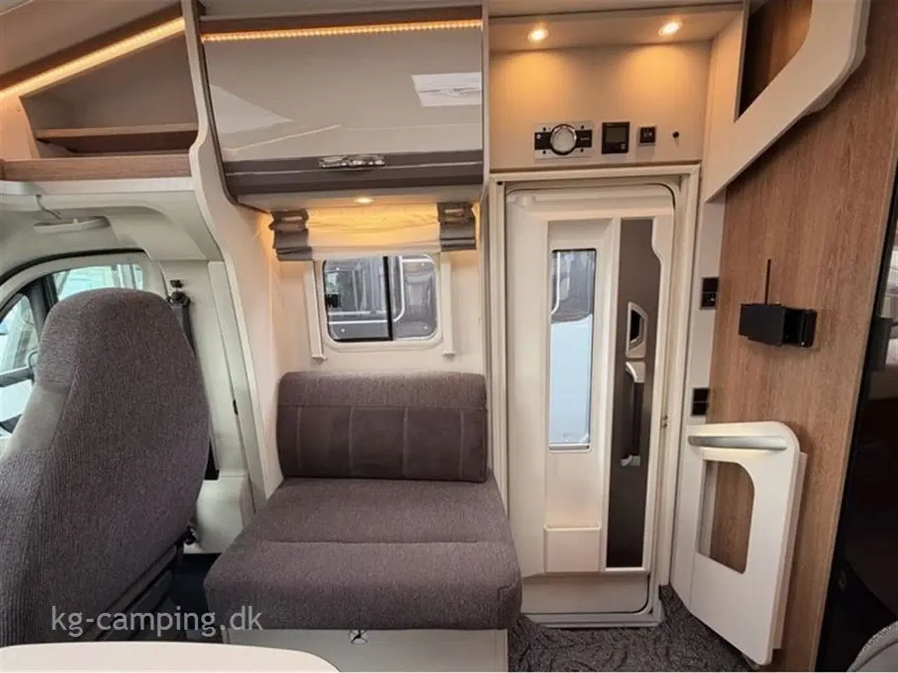 Billede 6 - 2022 - Dethleffs Trend T 7017   Flot og velholdt delintegreret autocamper med lave enkelt senge og massere af udstyr