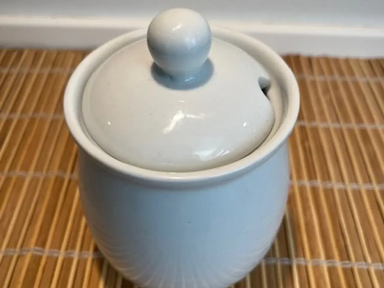 Billede 2 - Flot sæt i robust hvidt porcelæn til morgenbordet