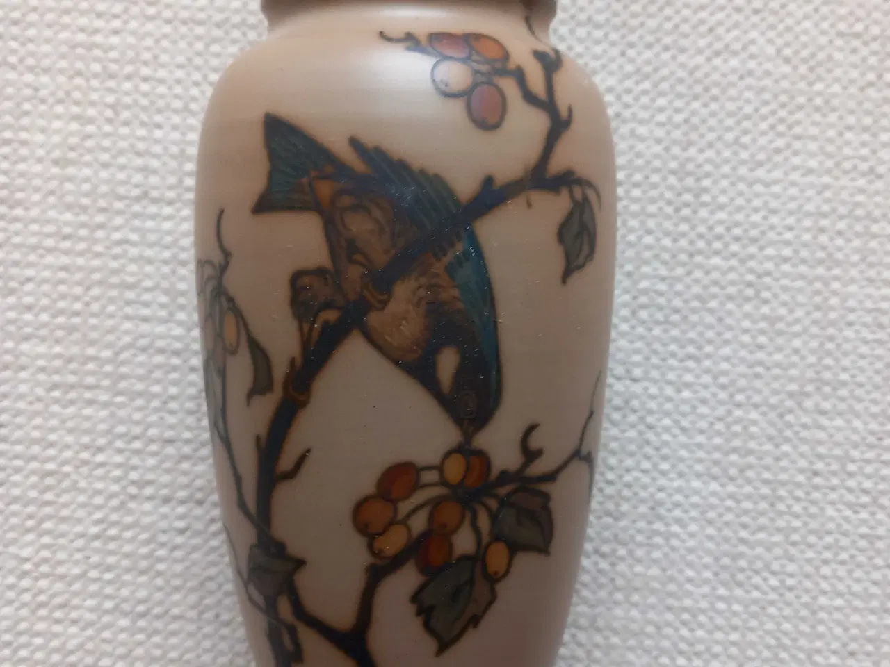 Billede 1 - Hjort kemamik. Brun vase fuglemotiv