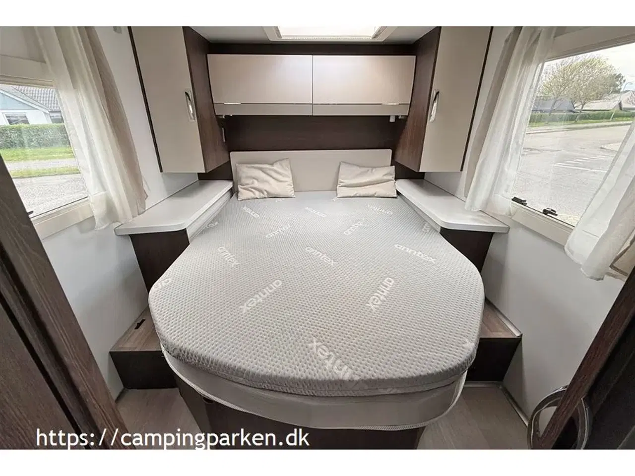 Billede 10 - 2022 - Benimar   Vinterisoleret Benimar med queensbed og face-to-face siddegruppe