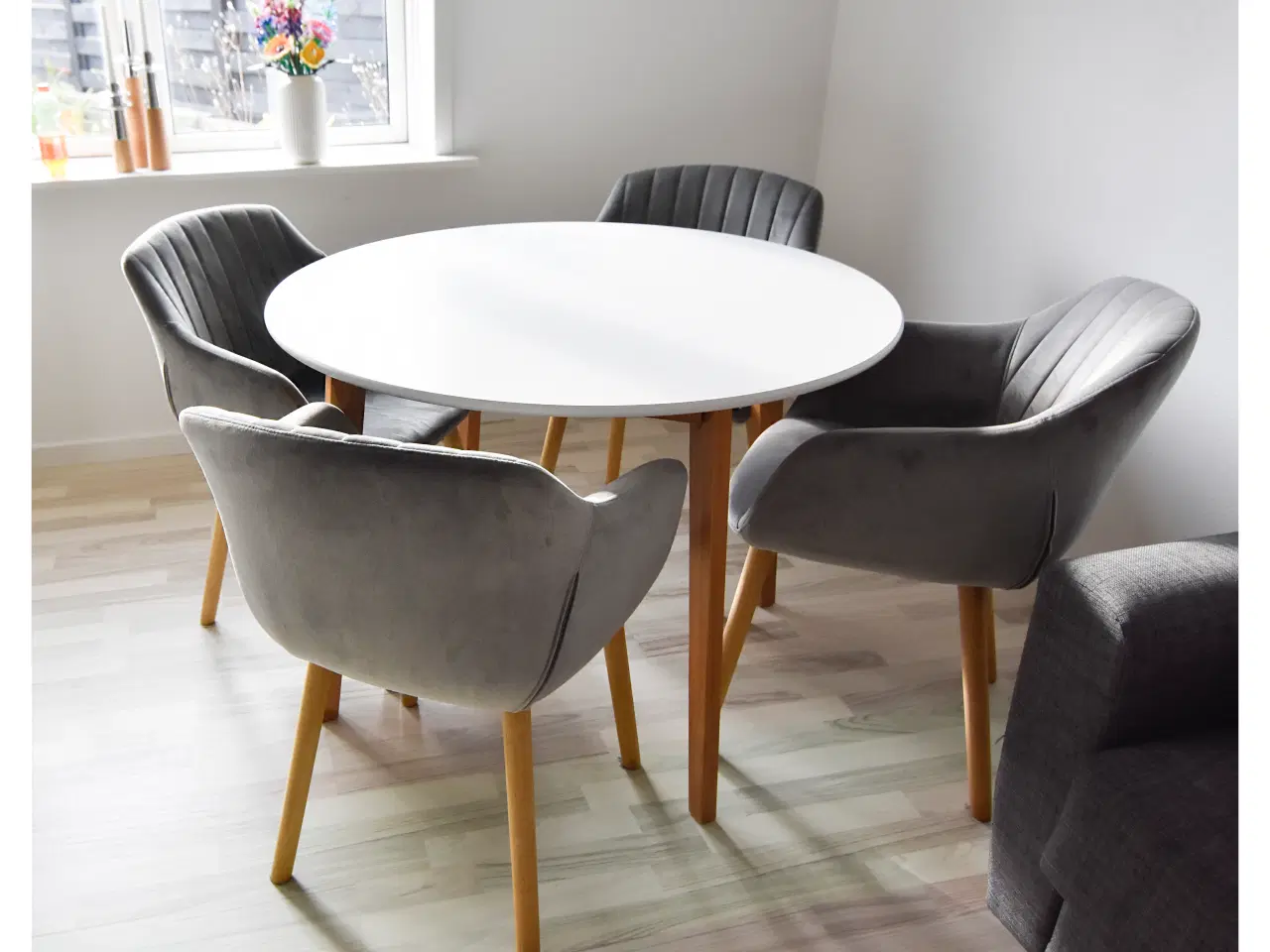 Billede 1 - Rundt pisebord m. 4 stole