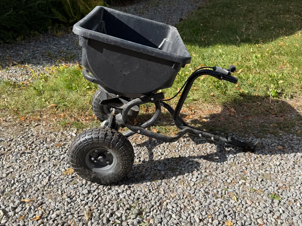 Billede 1 - Gødningsspreder til ATV/havetraktor