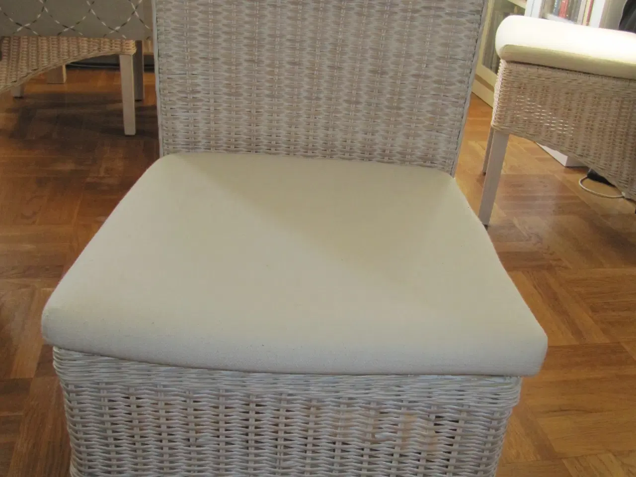 Billede 2 - Spisebordsstole i flet, mærke Larissa