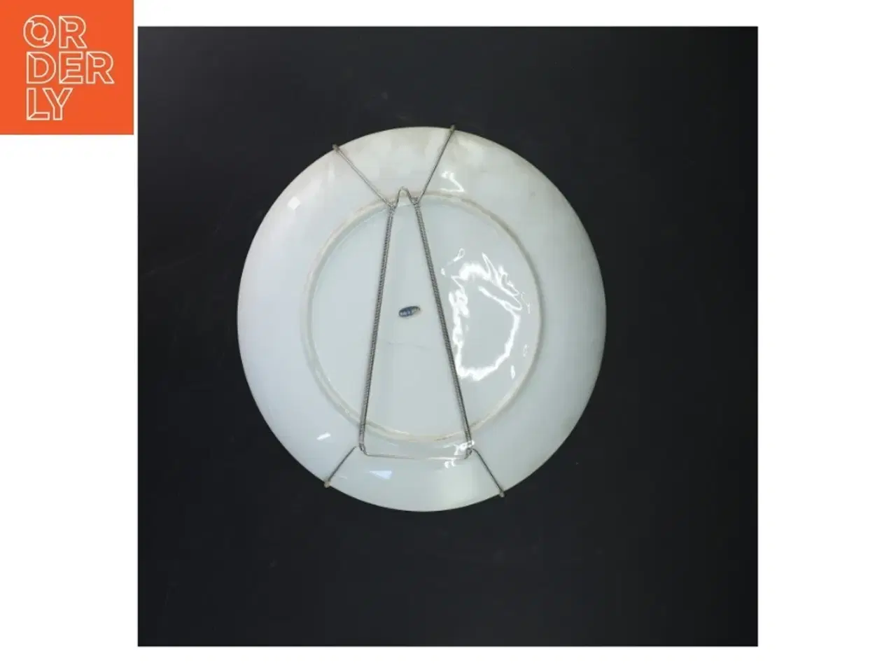 Billede 3 - Dekorativ porcelænstallerken med påfuglemotiv (str. Ø 26,5 cm)