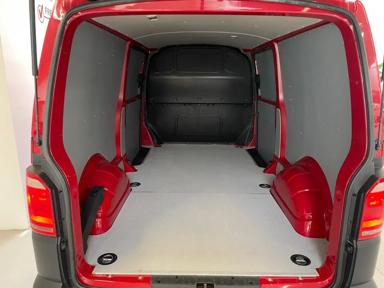 Billede 13 - VW Transporter 2,0 TDi 102 Kassevogn kort