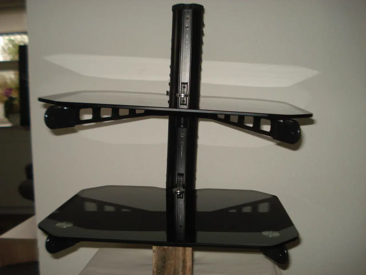 Billede 3 - TV bord med glas plader