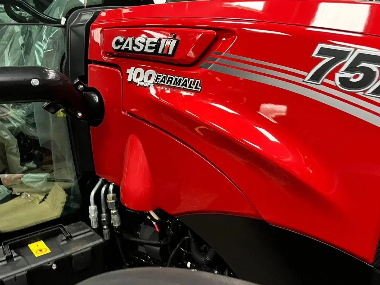 Billede 5 - Case IH Farmall 75 A Koblingsfrit vendegear og brede hjul.
