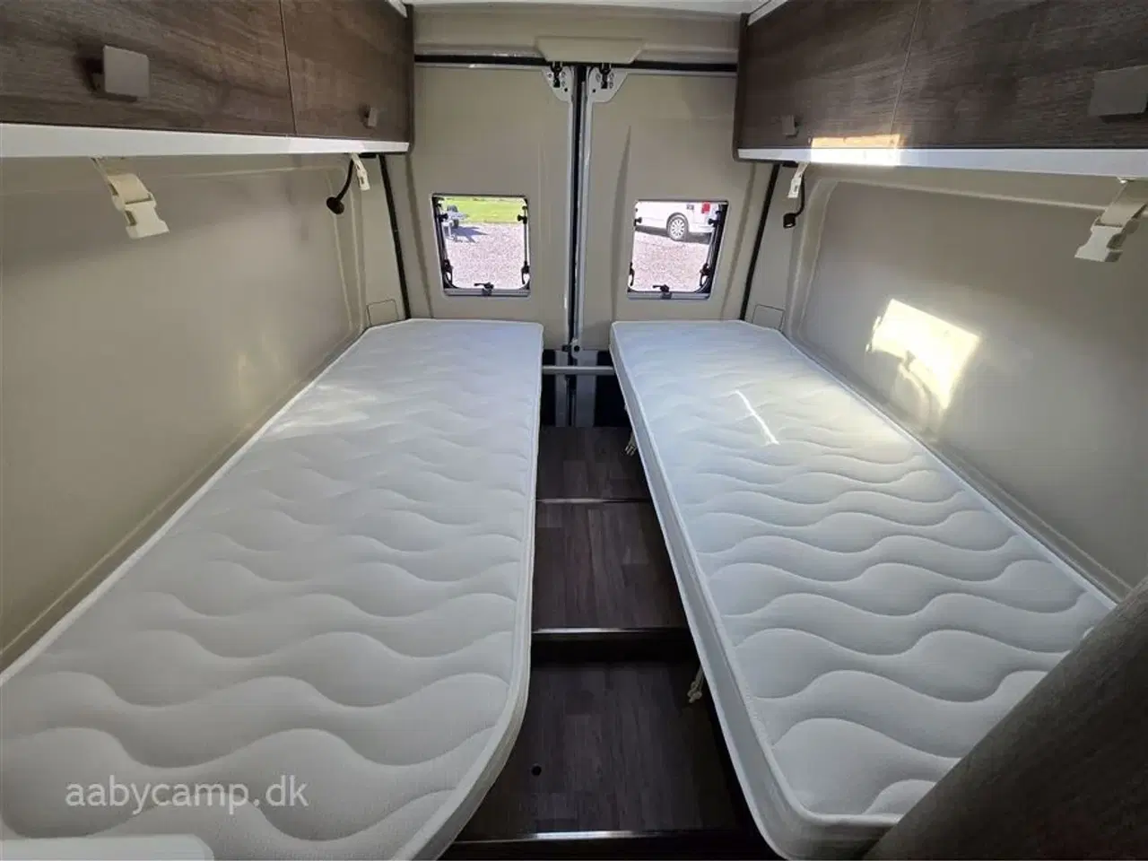 Billede 12 - 2025 - Benimar Benivan 160 ES Udstyret klar til Ferie. Solcelle. markise. elektrisk indgangstrin. kompressorkøleskab.