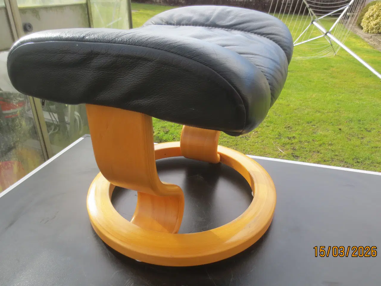 Billede 2 - 1 stk Fodskammel med sort Læder