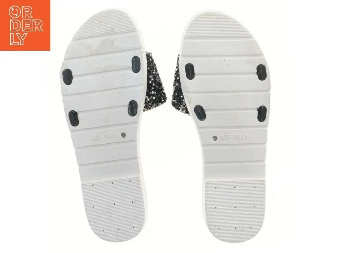 Billede 3 - Sorte slip-on sandaler med similisten fra Fashion (str. fod 25,5 cm)
