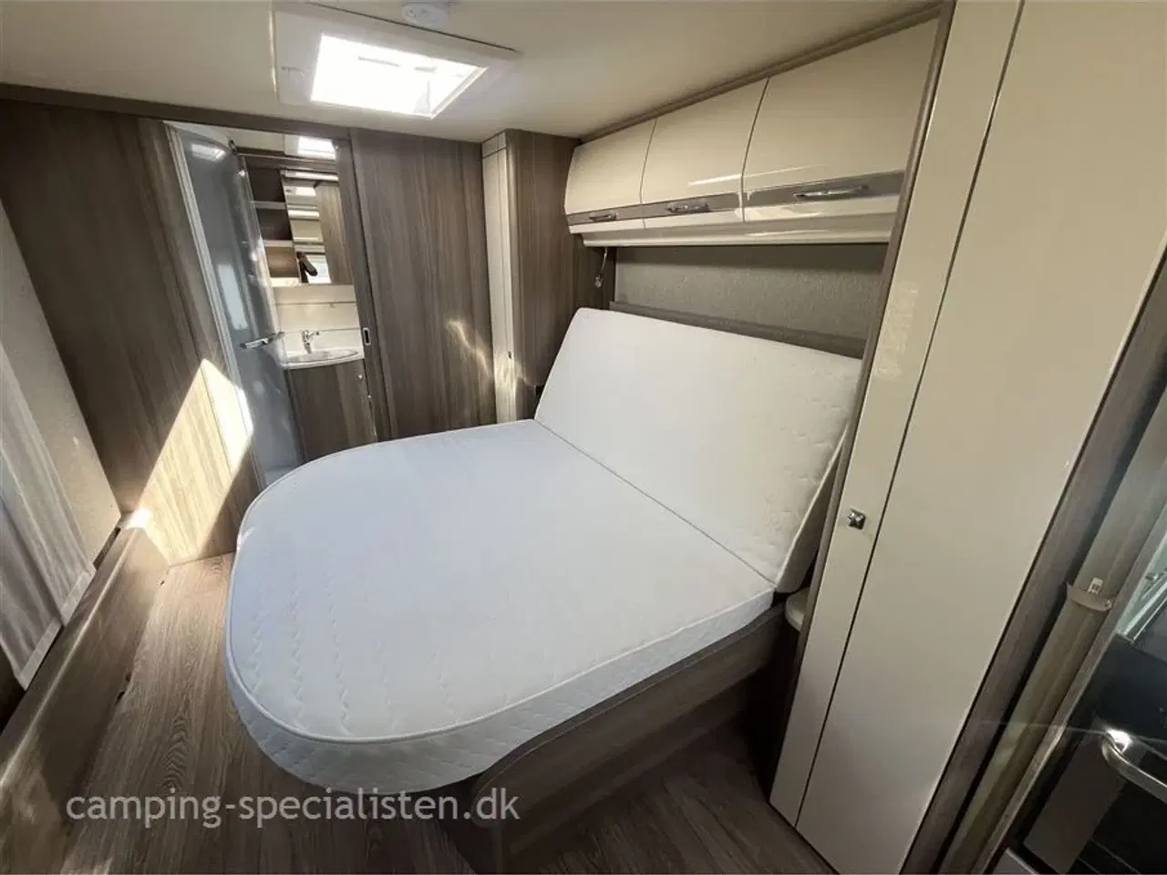 Billede 11 - 2021 - Fendt Tendenza 650 SFDW   Fendt Tendenza 650 SFDW 2021 – Queensbed seng – Se den nu hos Camping-Specialisten - queensbed seng