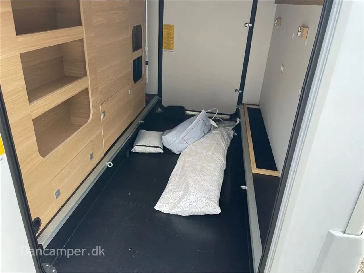 Billede 14 - 2022 - Adria Coral Plus S 670 SL     2 stk. Lithium batterier, solceller,  230 V inverter. Thetford gasovn. 140 HK Aut.gear