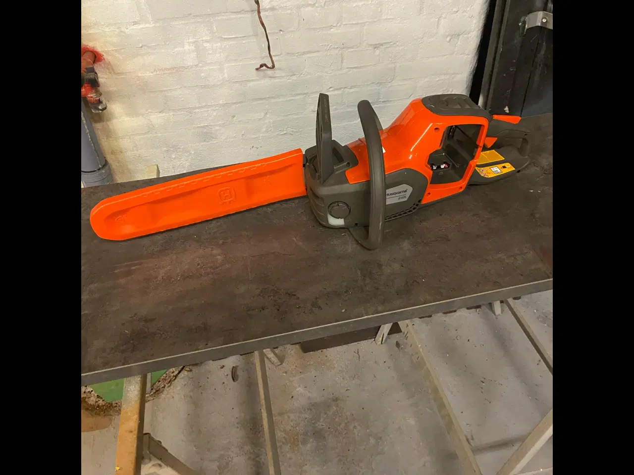 Billede 2 - Husquarna motorsav . Brugt engang som ny. 