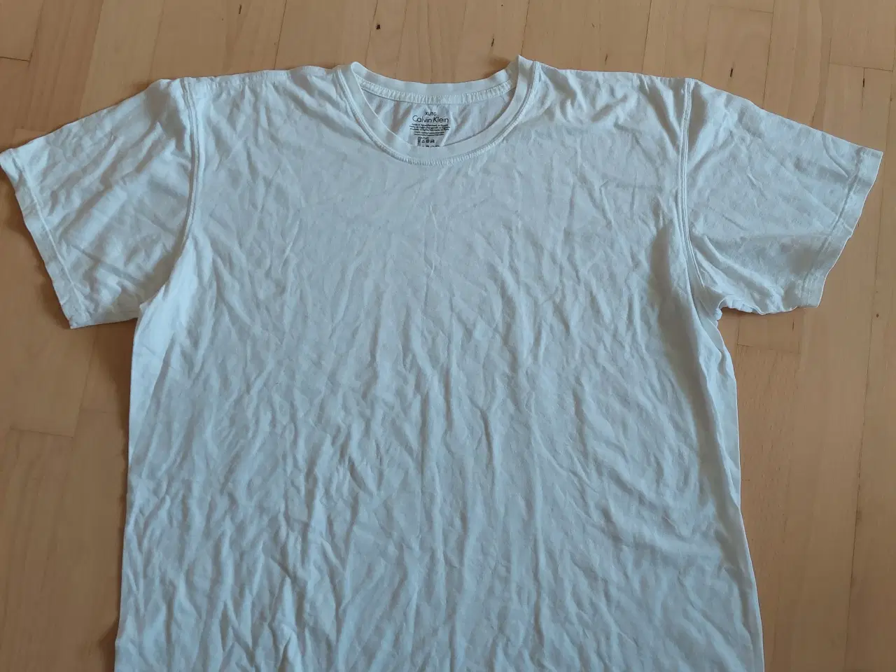 Billede 3 - Calvin Klein hvid t-shirt 
