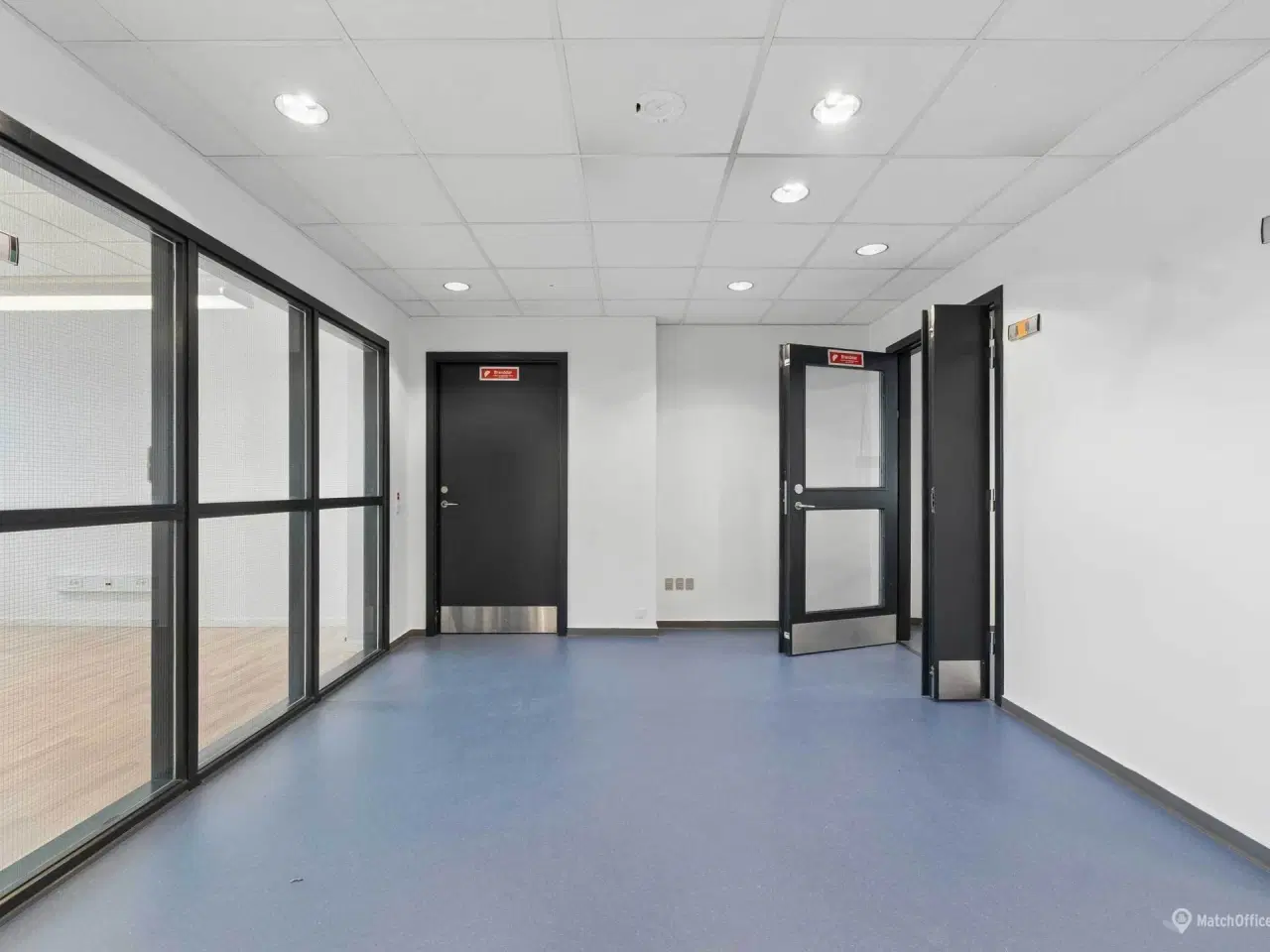 Billede 8 - Moderne og lyst laboratorium med kontor tæt på metro