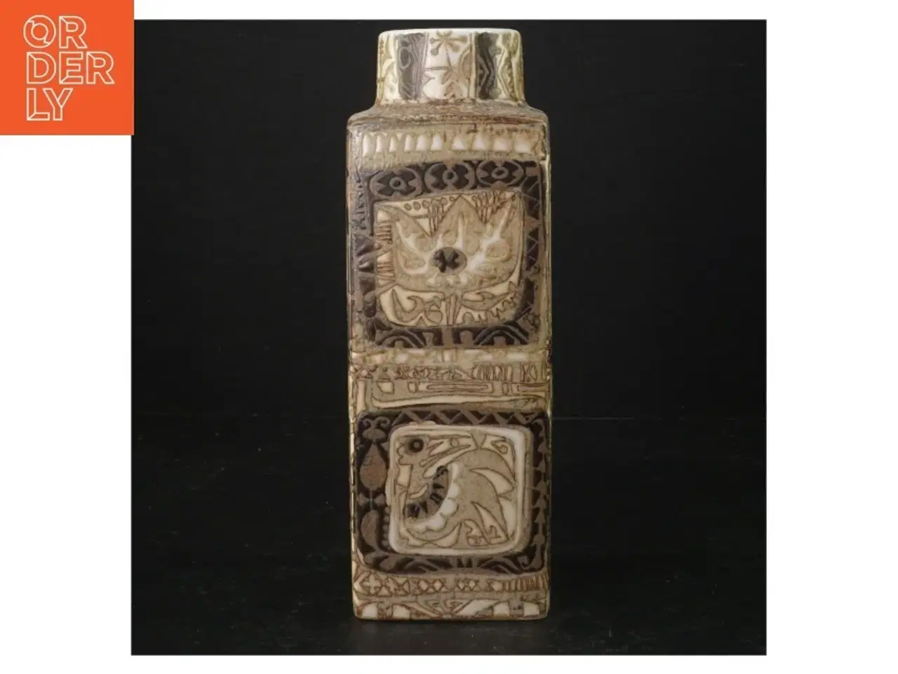 Billede 1 - Porcelæn Vase med Relief Dekoration 719-3259 fra Royal Copenhagen (str. H 22 cm)