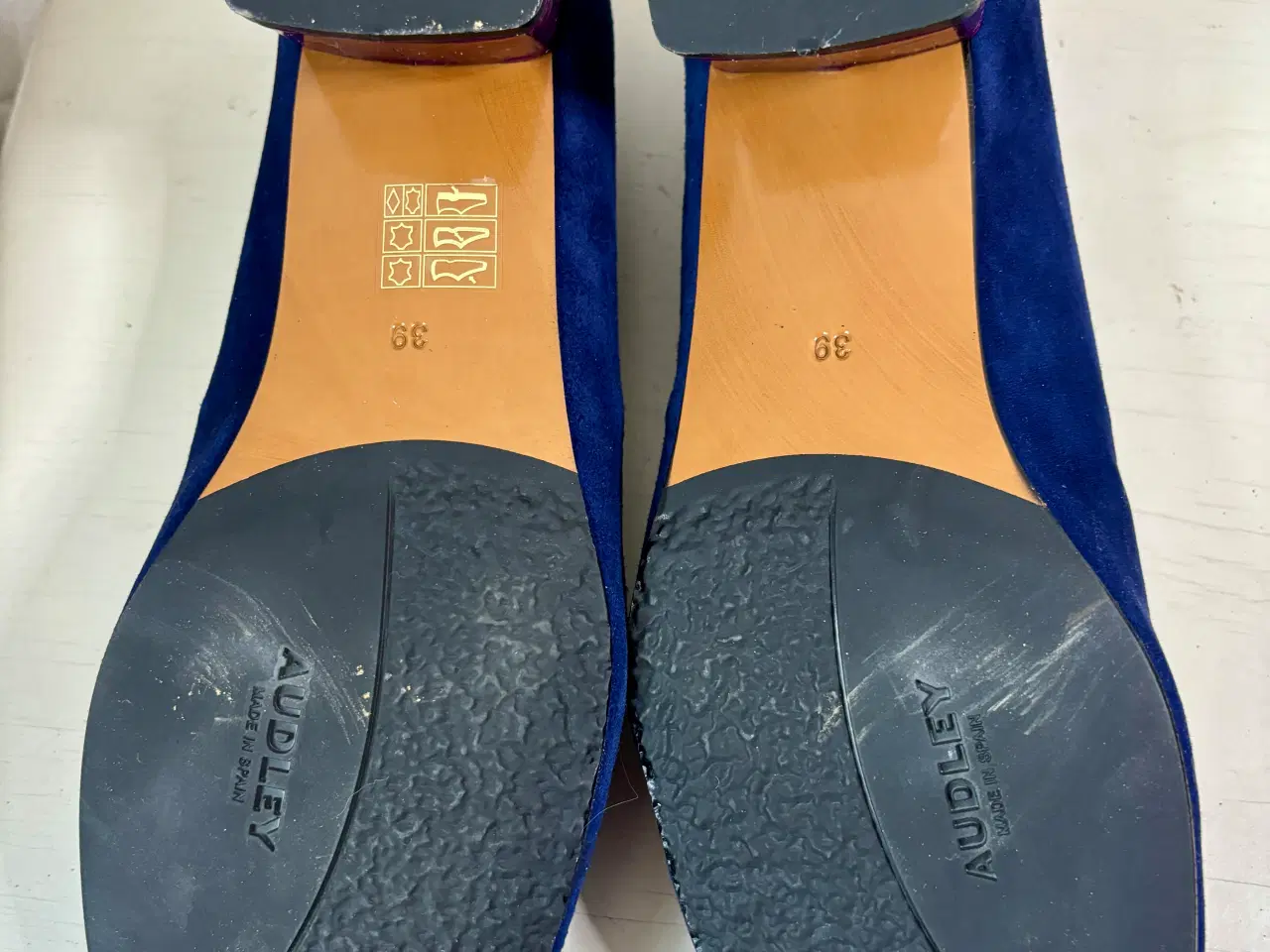 Billede 6 - Audley, superflotte blå sko m lilla hæl, str 39