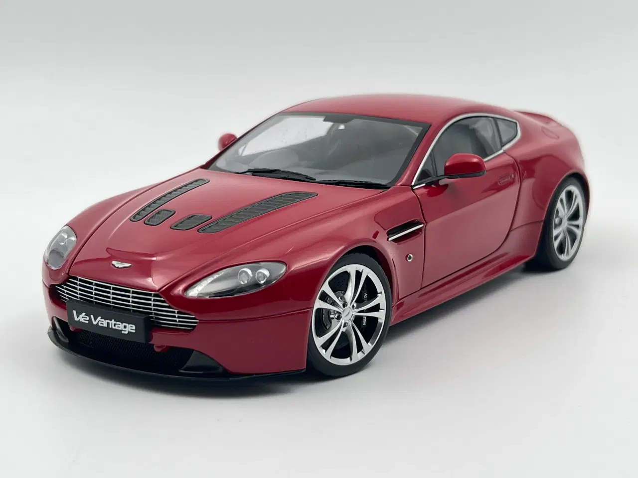 Billede 2 - 2010 Aston Martin V12 Vantage AUTOart - 1:18