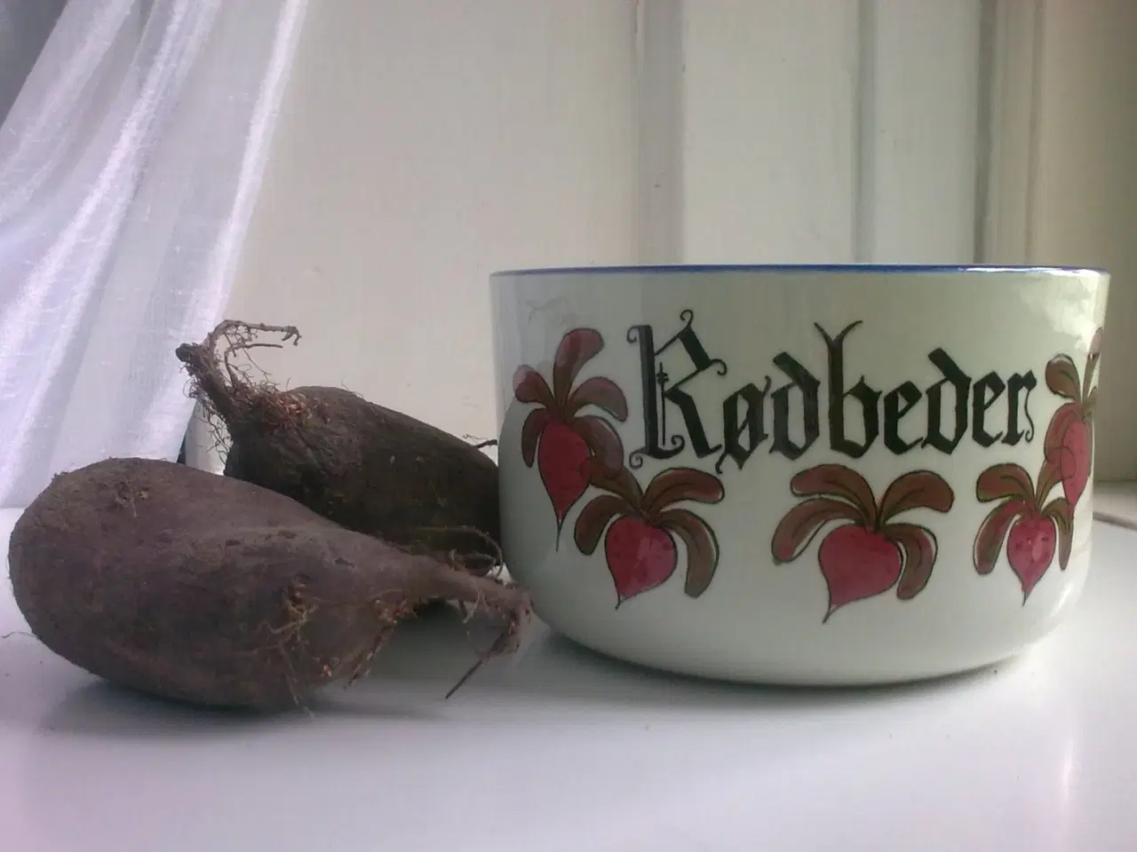 Billede 8 - Rød GRIM typografi UBRUGELIG skål KNABSTRUP