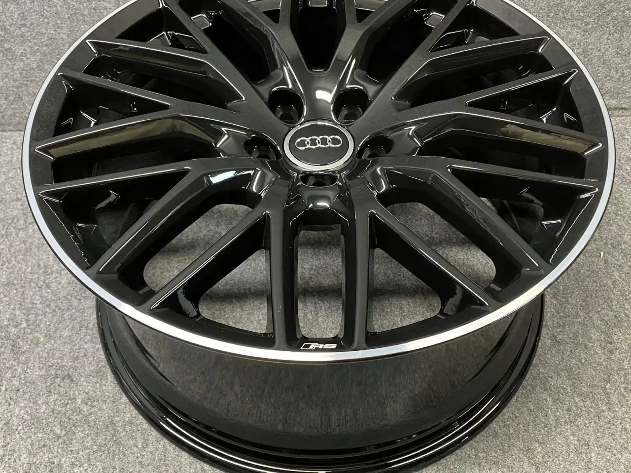 Billede 1 - ALUFÆLGE AUDI A5 8T0 19"