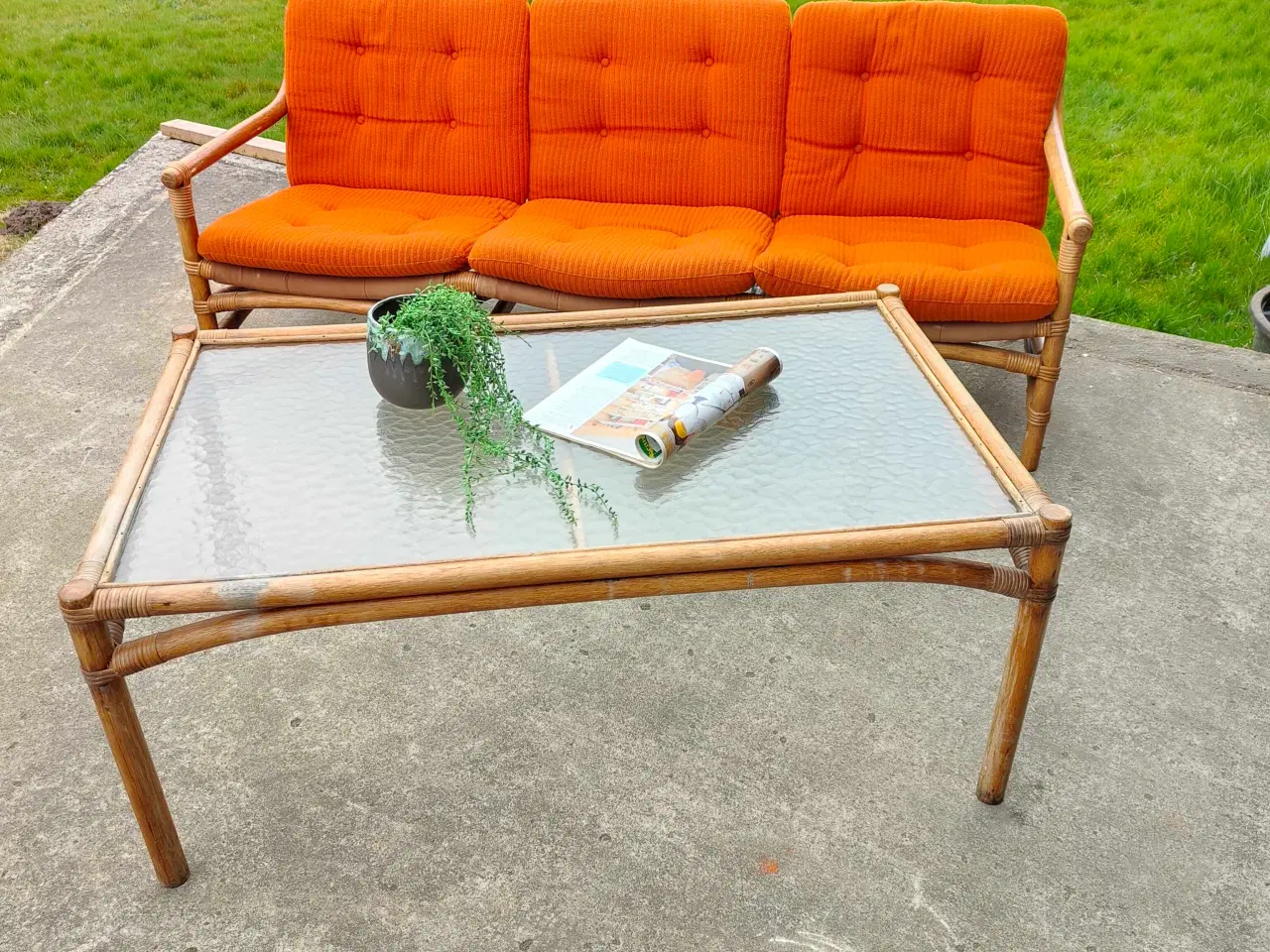 Billede 1 - Flot RETRO bambus sofa med orange hynder og bord