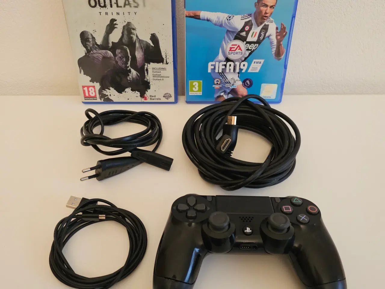 Billede 2 - PS4 Slim 500GB + Fifa 19 og Outlast Trinity