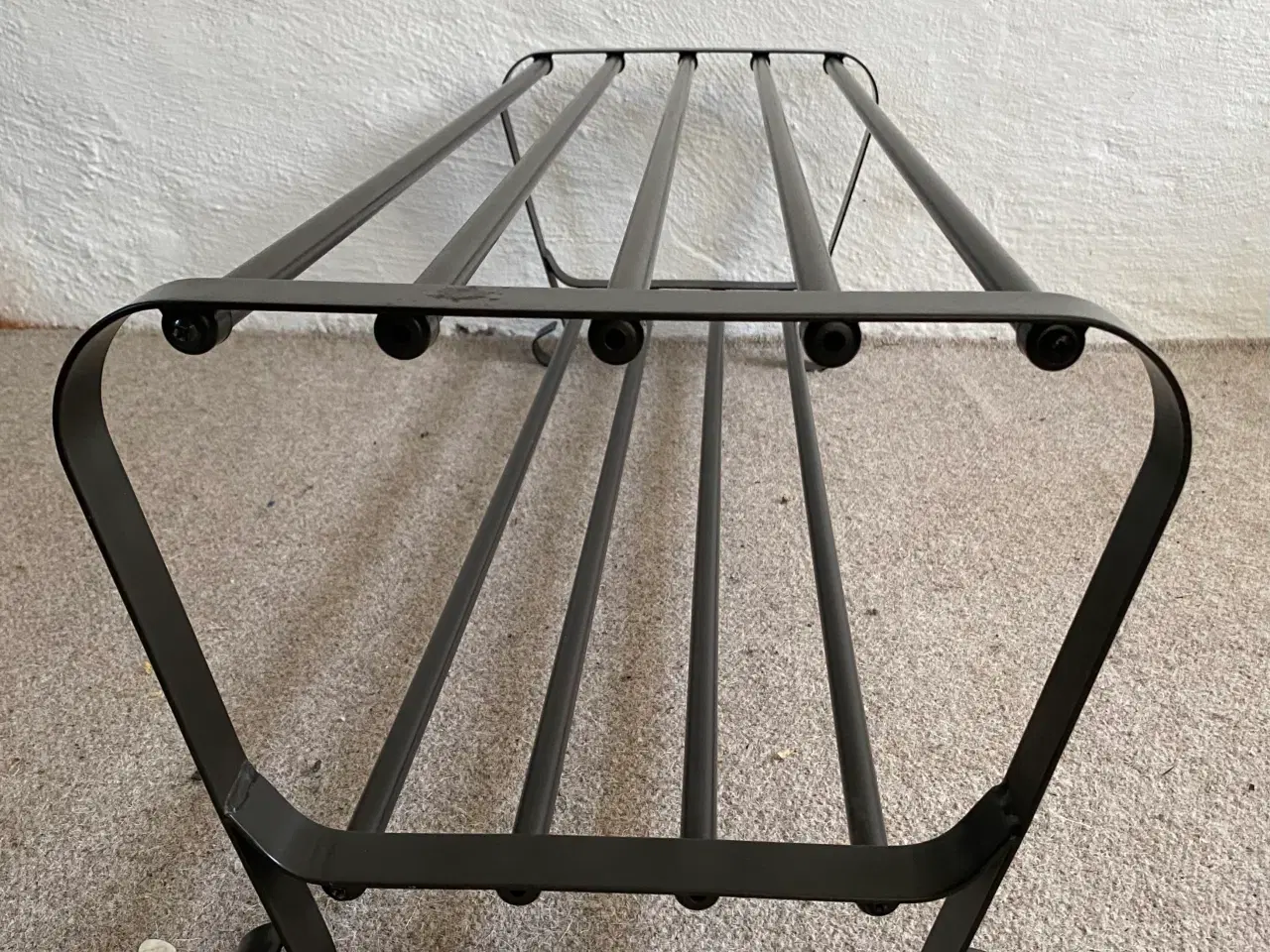 Billede 5 - Skoreol i sort metal, med 2 hylder