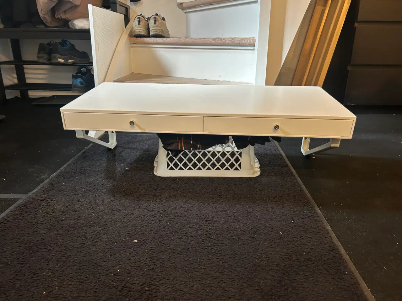 Billede 1 - Hvidt lille skrive/sminkebord