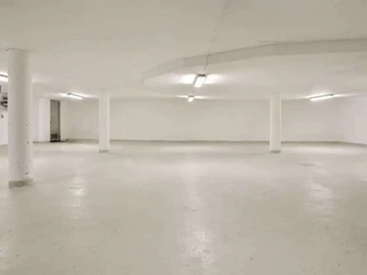 Billede 1 - 314 m2 Kælder med bilelevator