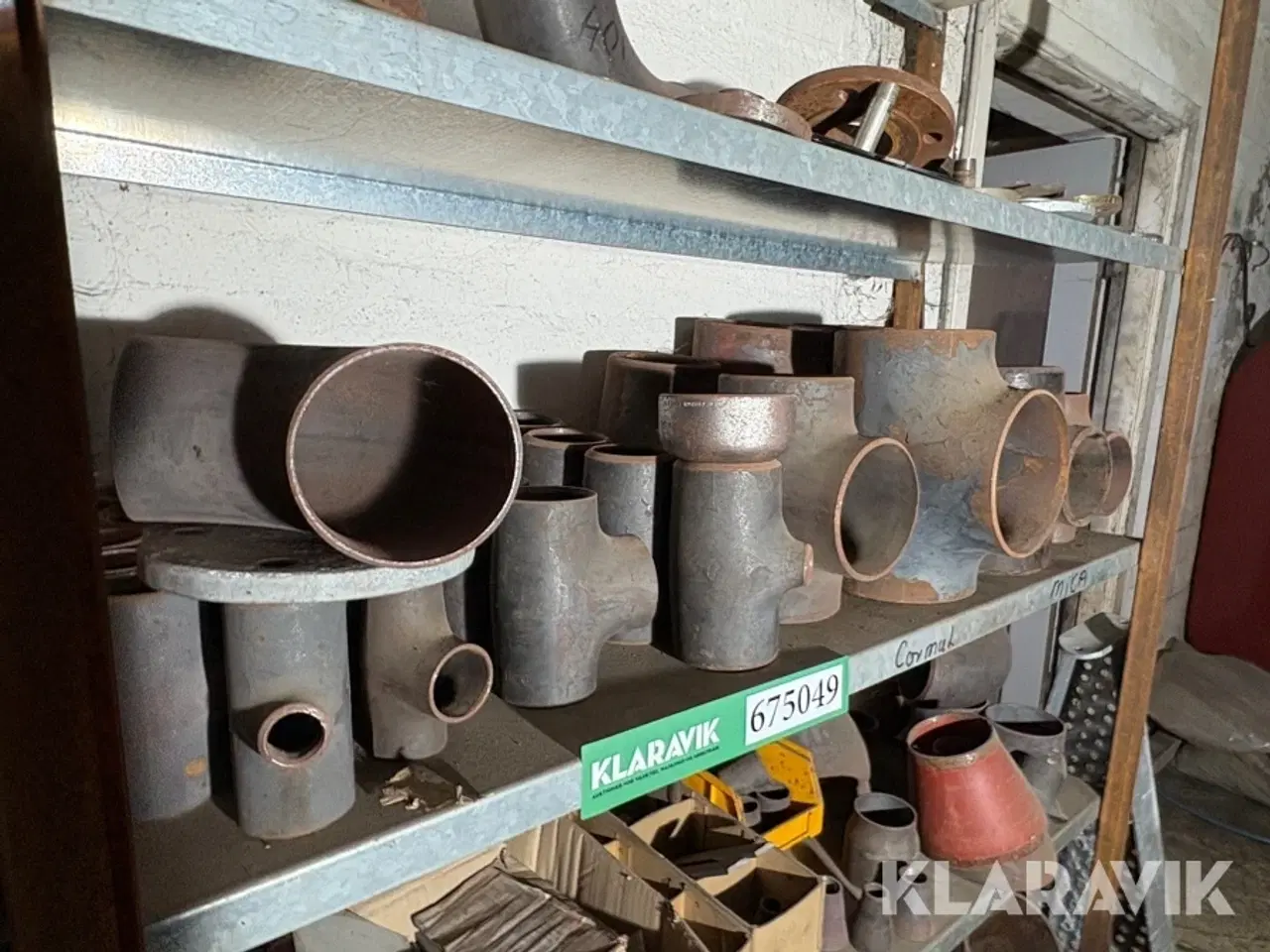 Billede 5 - Blandet lot diverse jernemner, maskiner og reoler
