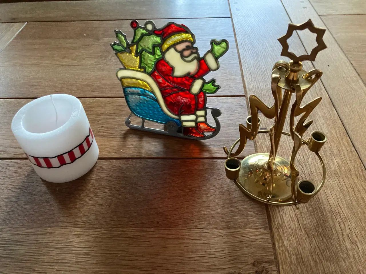 Billede 1 - Oprydningssalg fra julekassen. Samlet pris 300,00 