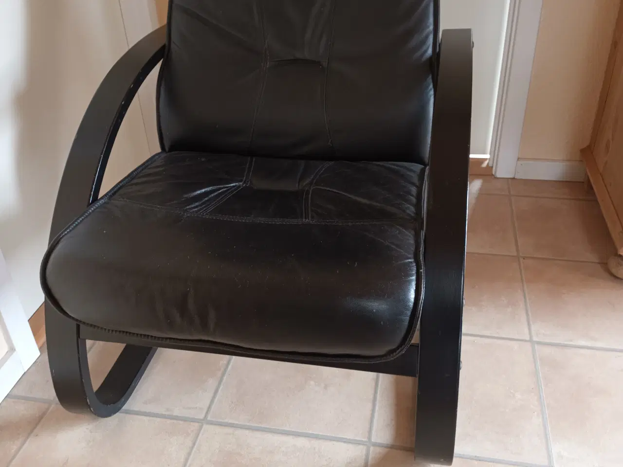 Billede 1 - Lænestol, sort kunstlæder 