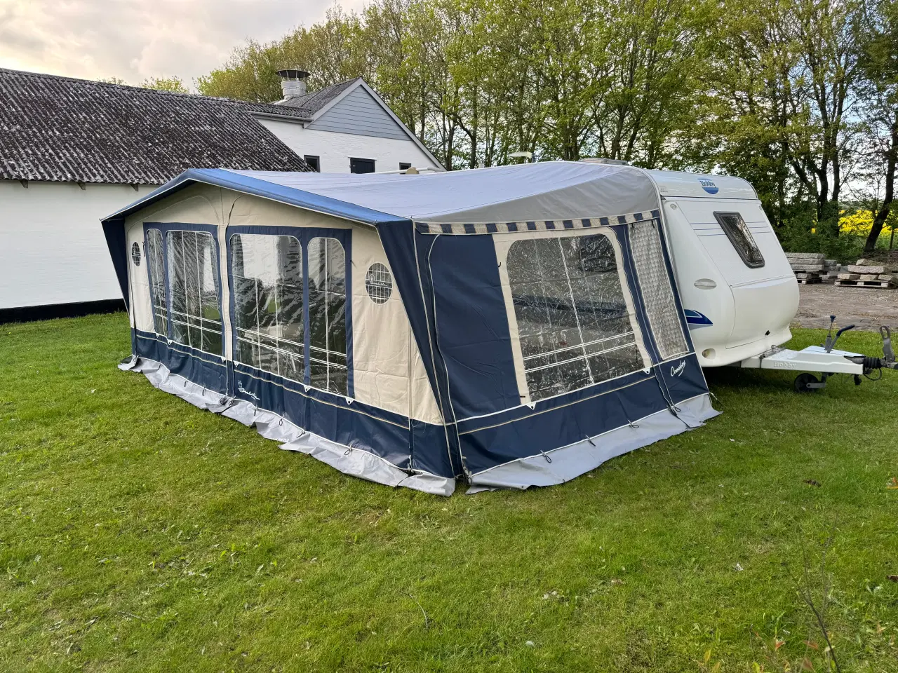 Billede 19 - Hobby 560 KMFE de luxe easy+mover, fortelt, løsøre