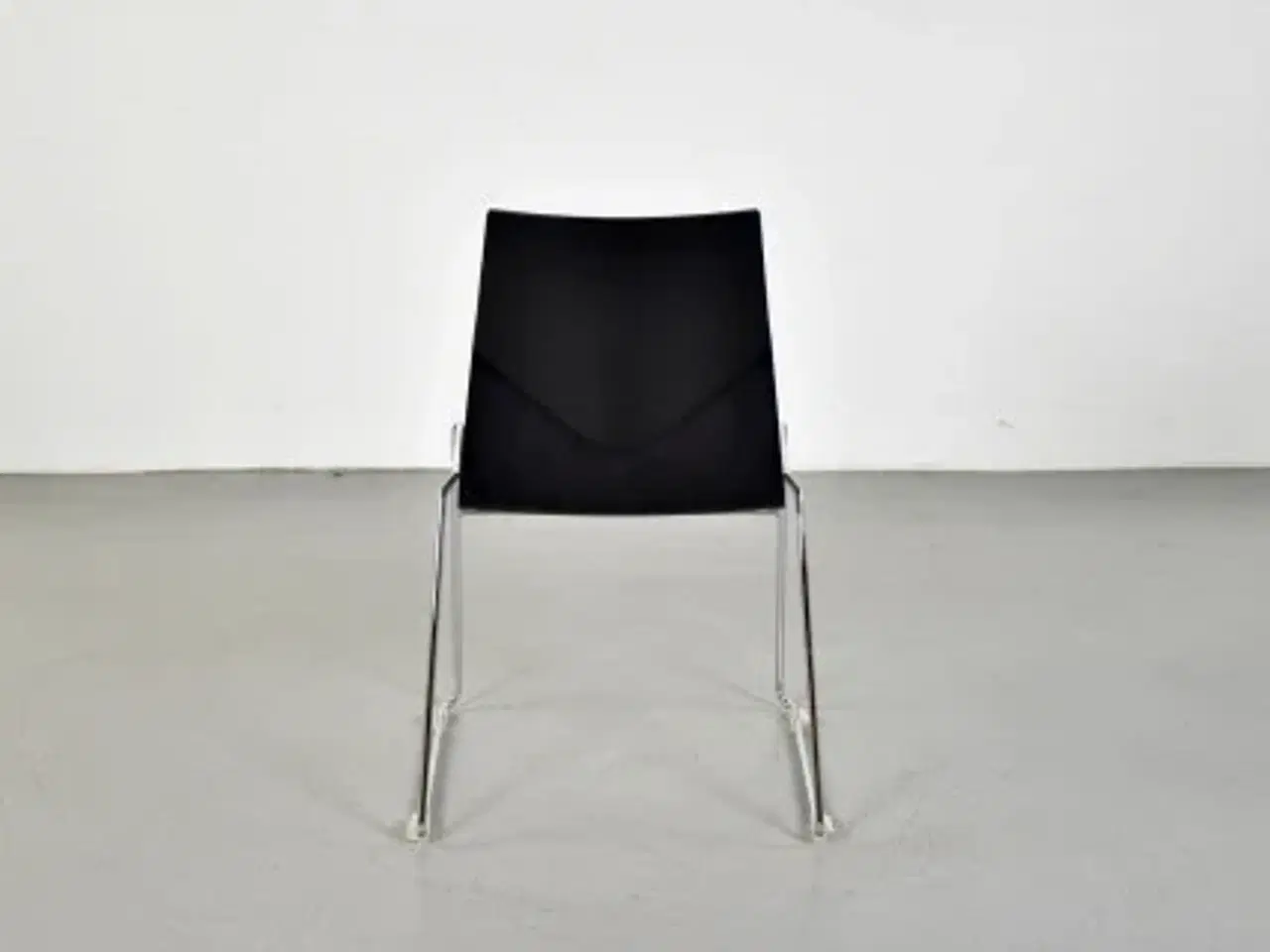 Billede 3 - Four design konferencestol med sort skal og krom stel