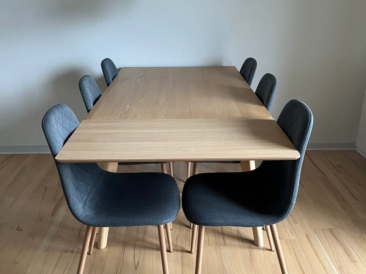 Billede 2 - Spisebord m. 6 stole